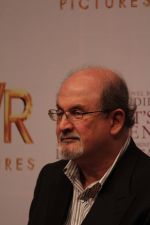 Salman Rushdie at Midnight Childrens Press Conference in NCPA, Mumbai on 29th Jan 2013 (25).jpg